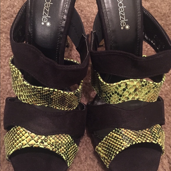 Shoedazzle Snakeskin Heels Size 9 - Picture 4 of 4